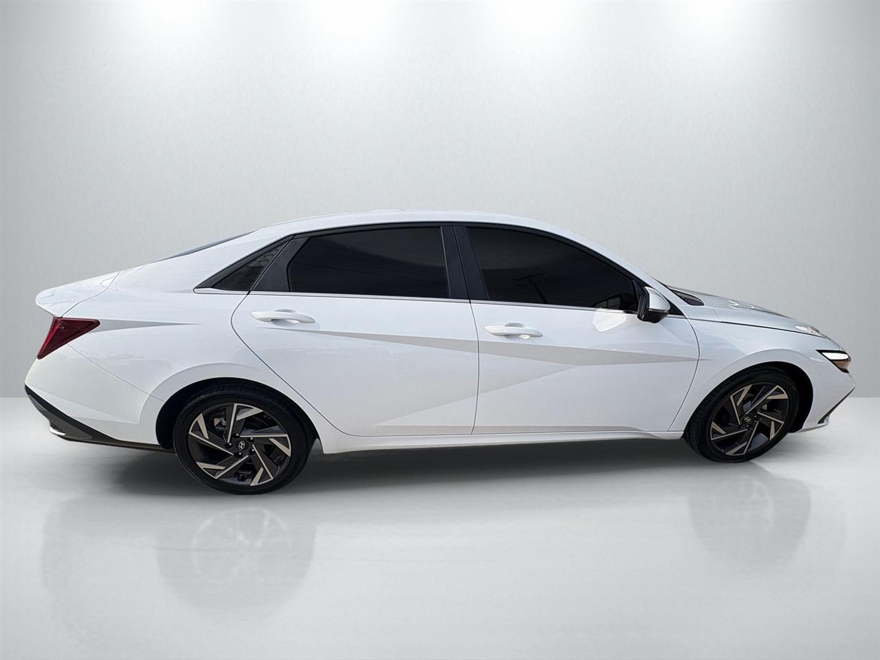 Hyundai Elantra Limited 2024