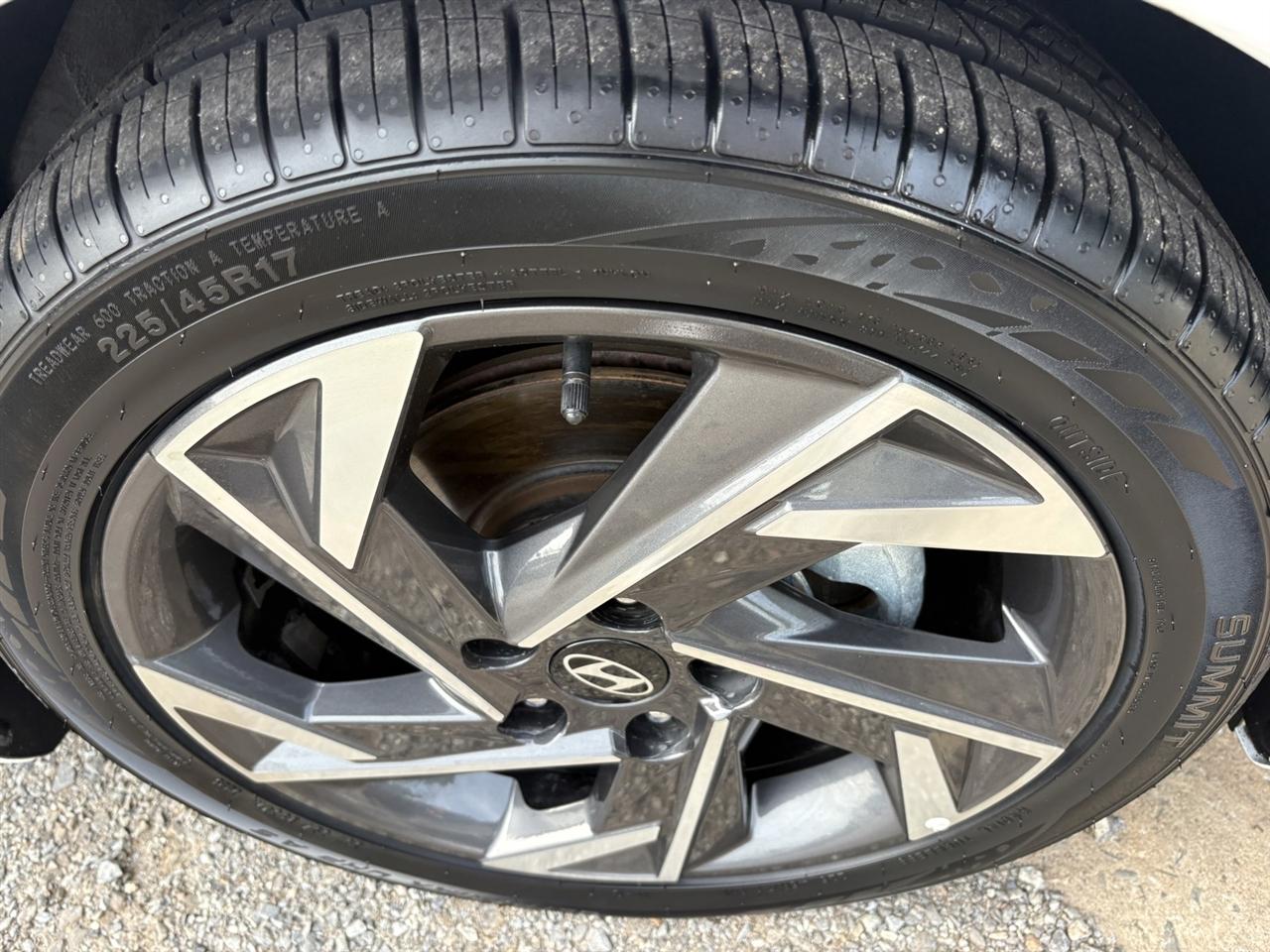 Hyundai Elantra Limited 2024