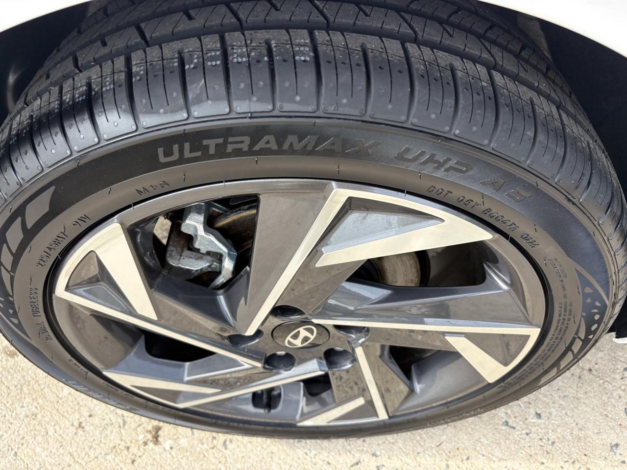 Hyundai Elantra Limited 2024