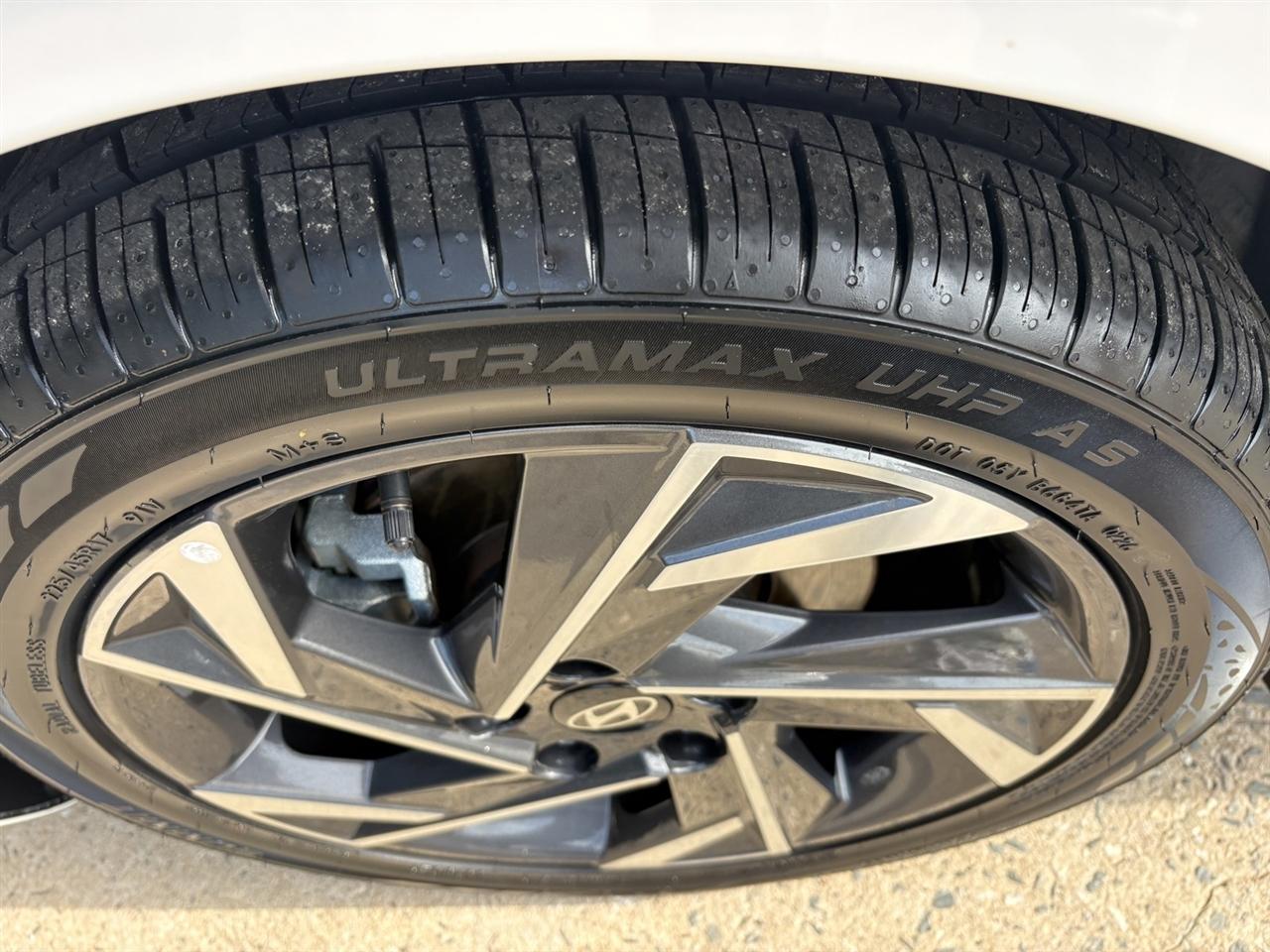 Hyundai Elantra Limited 2024
