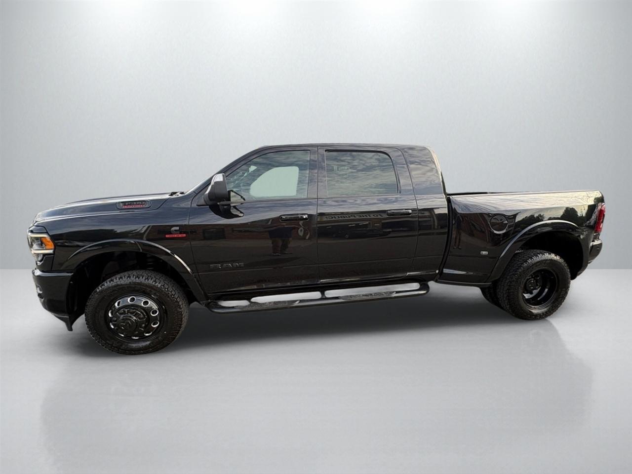 RAM 3500 Laramie Mega Cab 4WD DRW 2022
