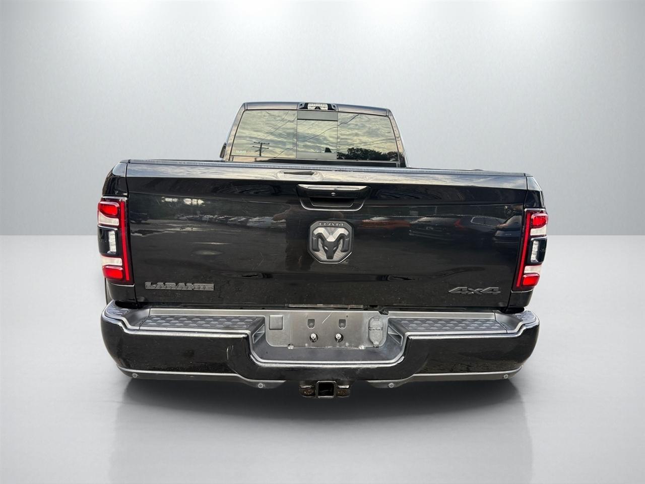 RAM 3500 Laramie Mega Cab 4WD DRW 2022