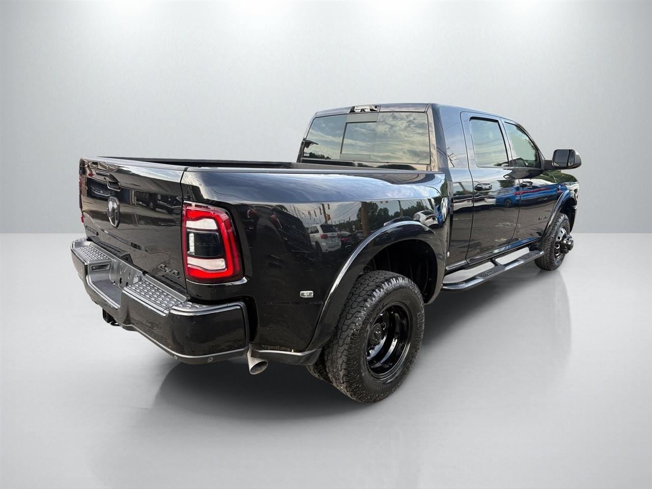 RAM 3500 Laramie Mega Cab 4WD DRW 2022
