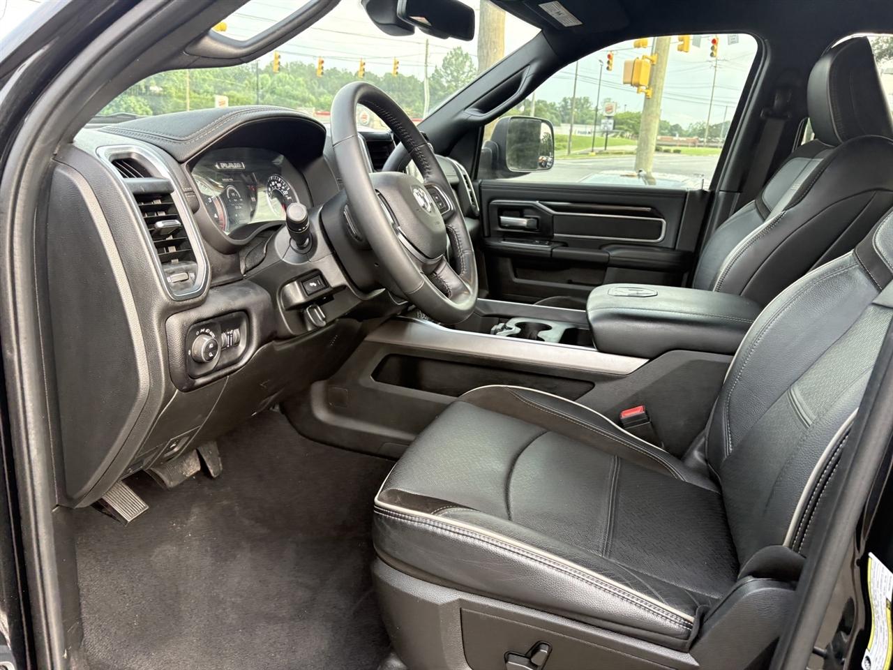RAM 3500 Laramie Mega Cab 4WD DRW 2022