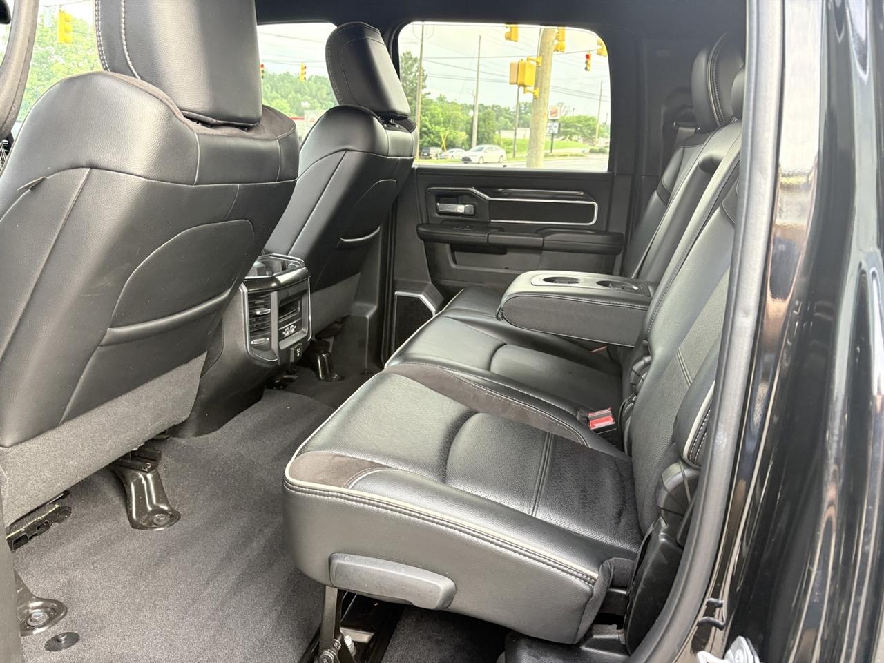 RAM 3500 Laramie Mega Cab 4WD DRW 2022