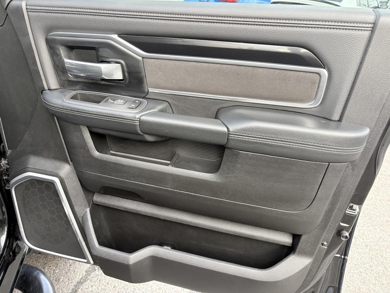 RAM 3500 Laramie Mega Cab 4WD DRW 2022