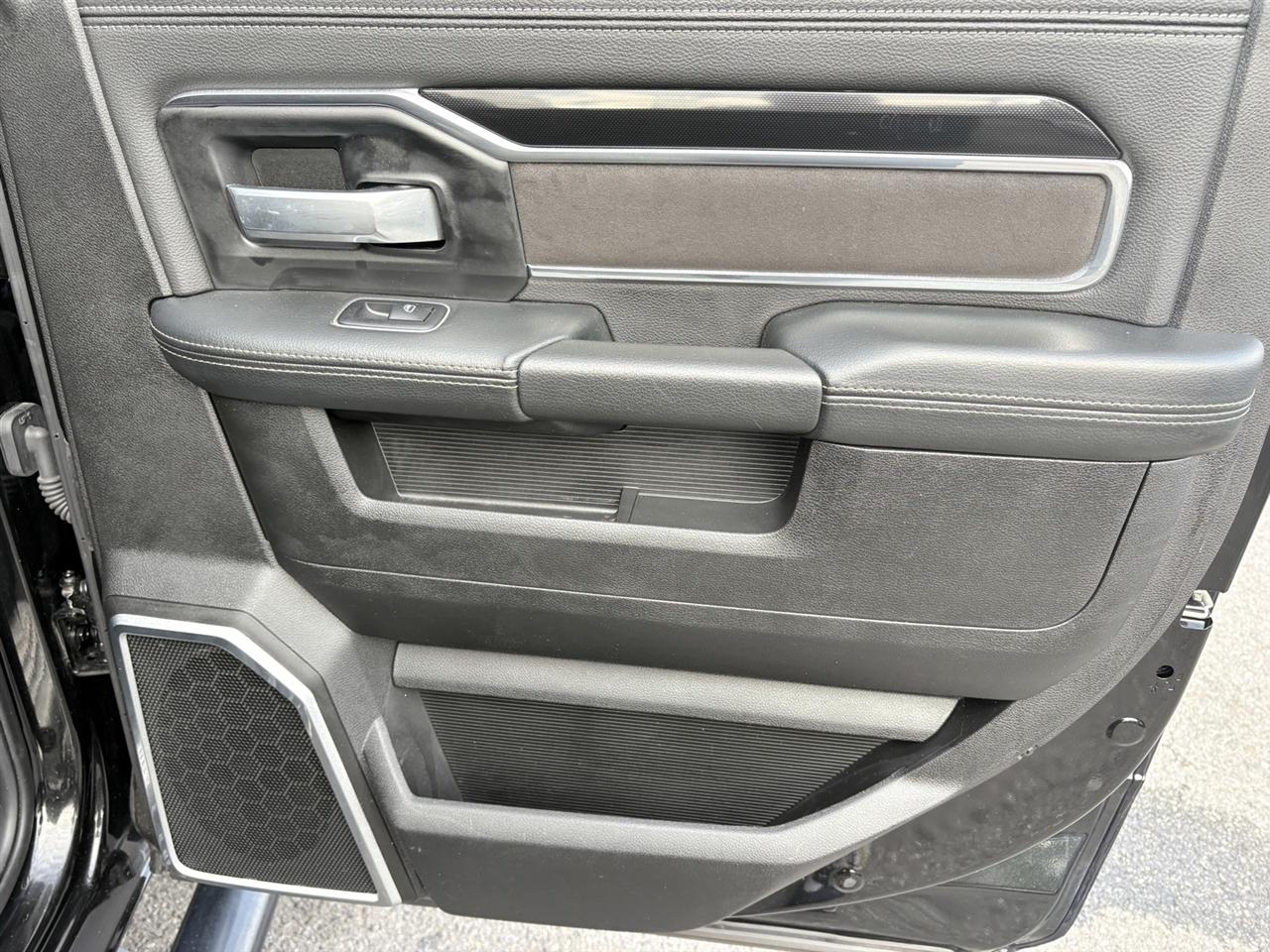 RAM 3500 Laramie Mega Cab 4WD DRW 2022