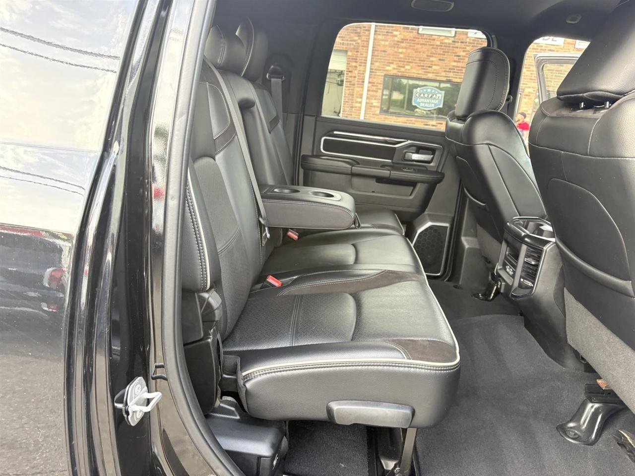 RAM 3500 Laramie Mega Cab 4WD DRW 2022