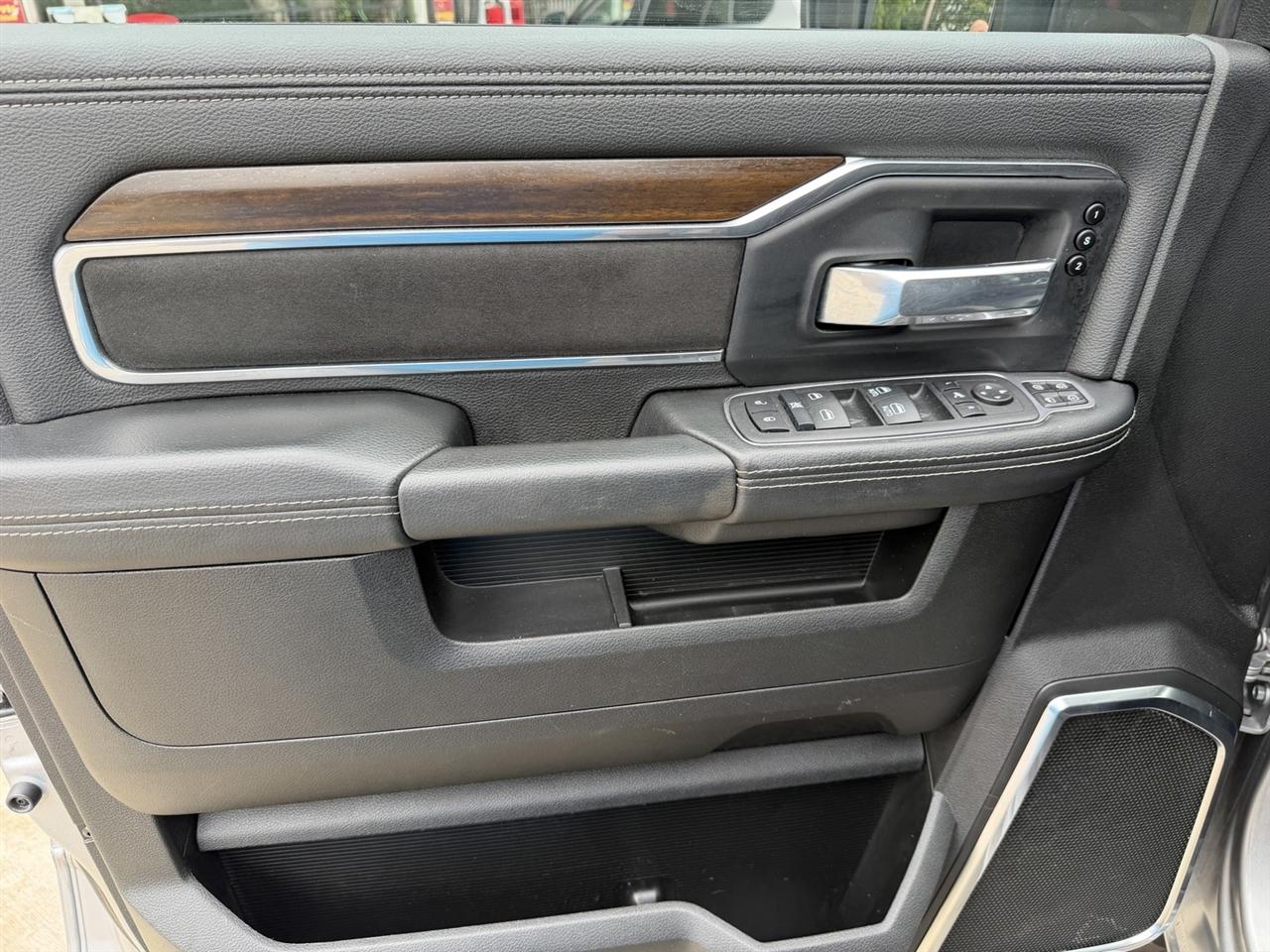 RAM 2500 Laramie Crew Cab SWB 4WD 2024