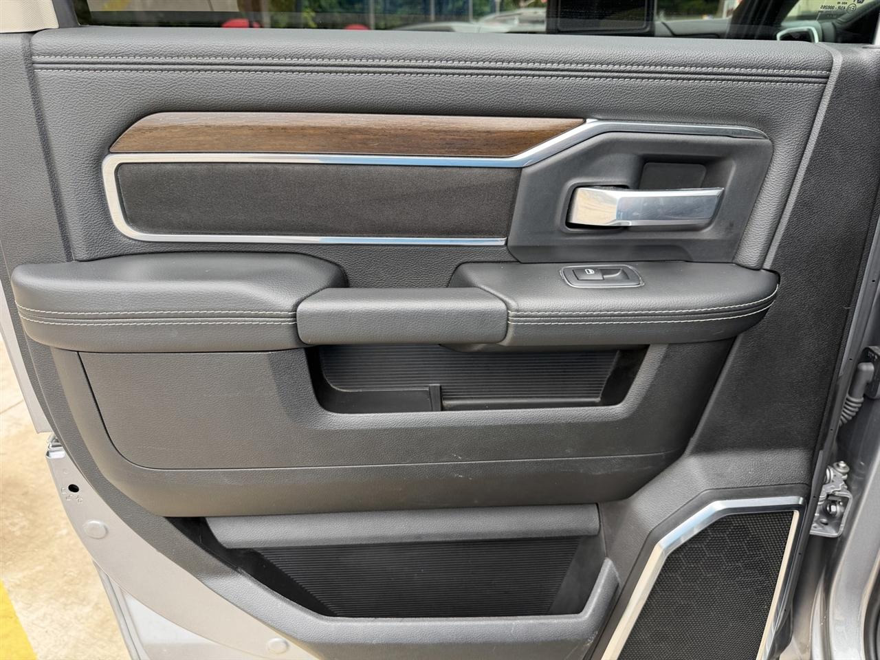 RAM 2500 Laramie Crew Cab SWB 4WD 2024