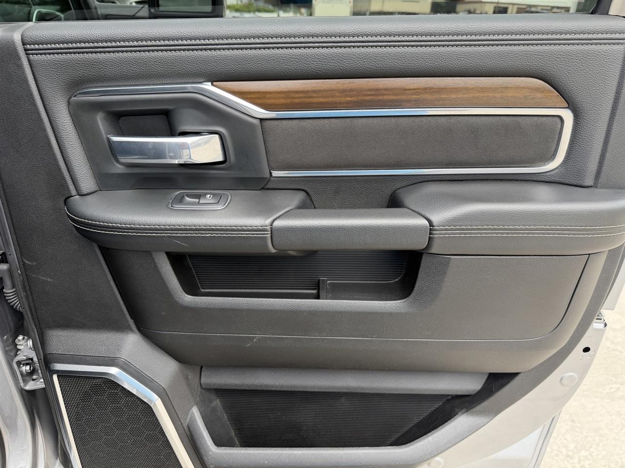 RAM 2500 Laramie Crew Cab SWB 4WD 2024