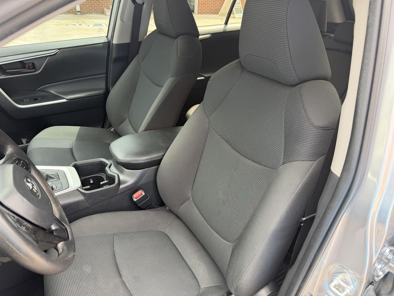Toyota RAV4 Hybrid LE 2022