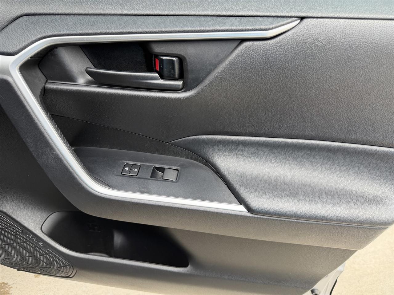 Toyota RAV4 Hybrid LE 2022