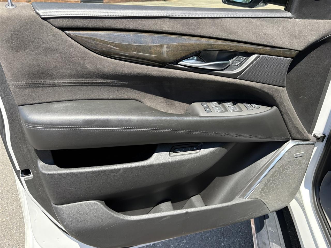 Cadillac Escalade Platinum 4WD 2017