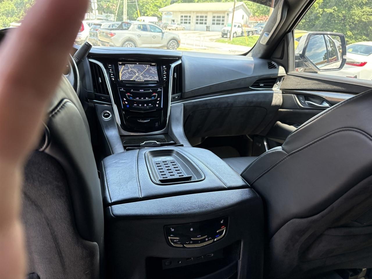 Cadillac Escalade Platinum 4WD 2017