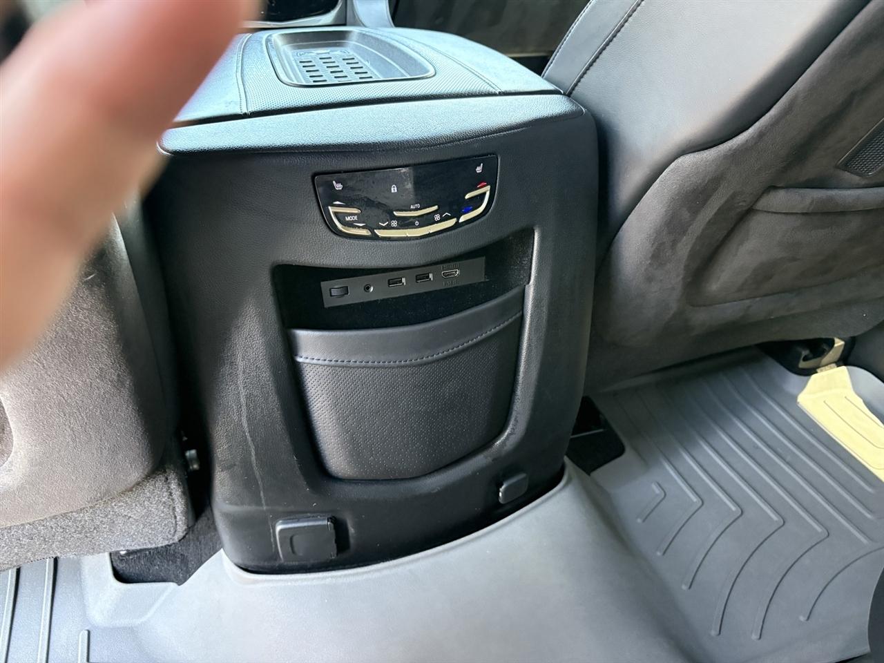 Cadillac Escalade Platinum 4WD 2017