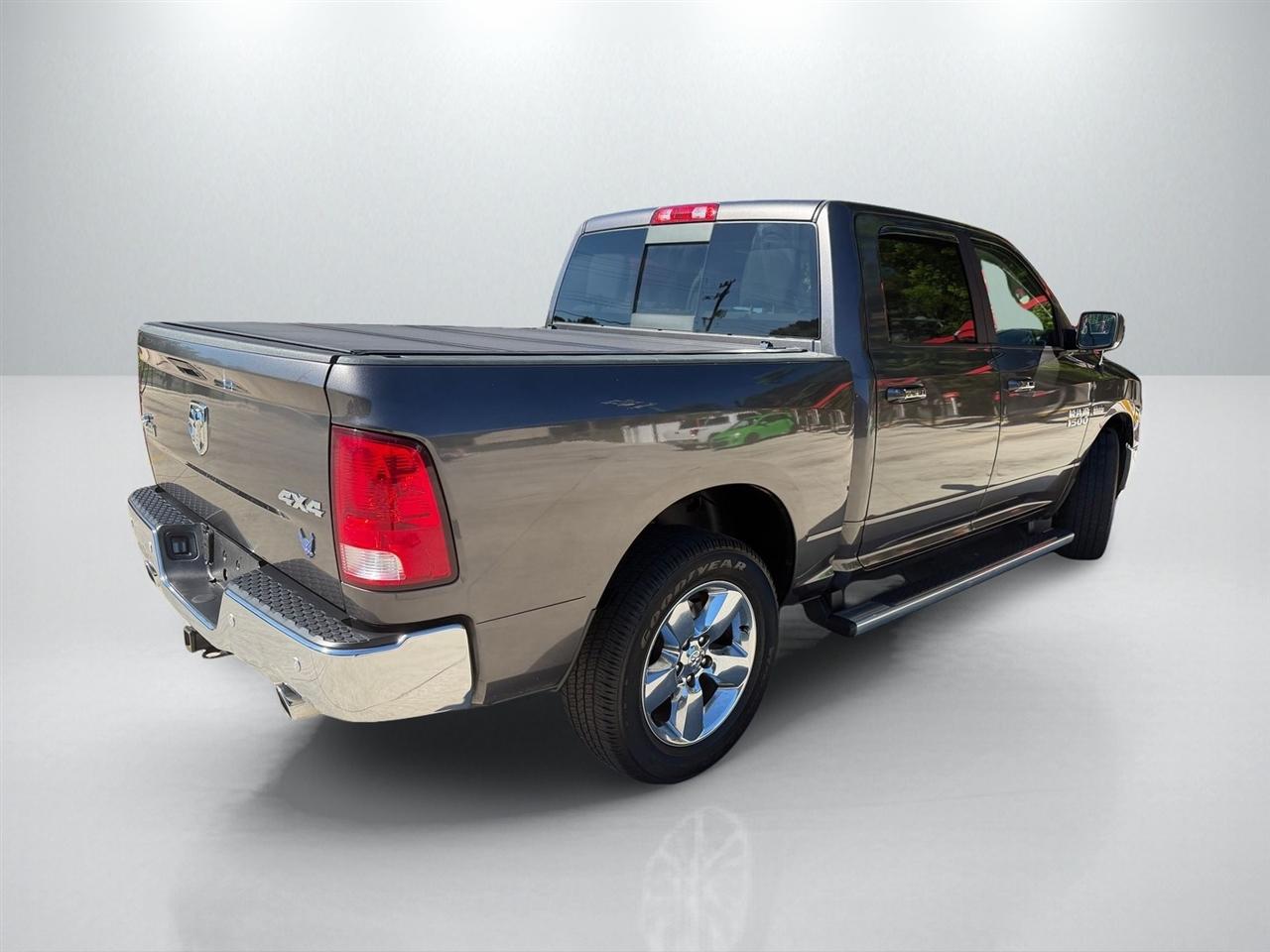 RAM 1500 SLT Crew Cab SWB 4WD 2017