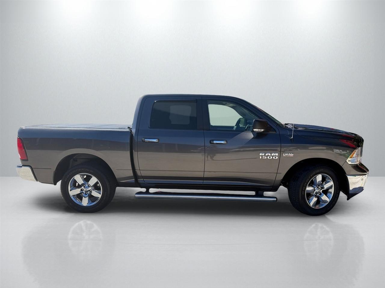 RAM 1500 SLT Crew Cab SWB 4WD 2017