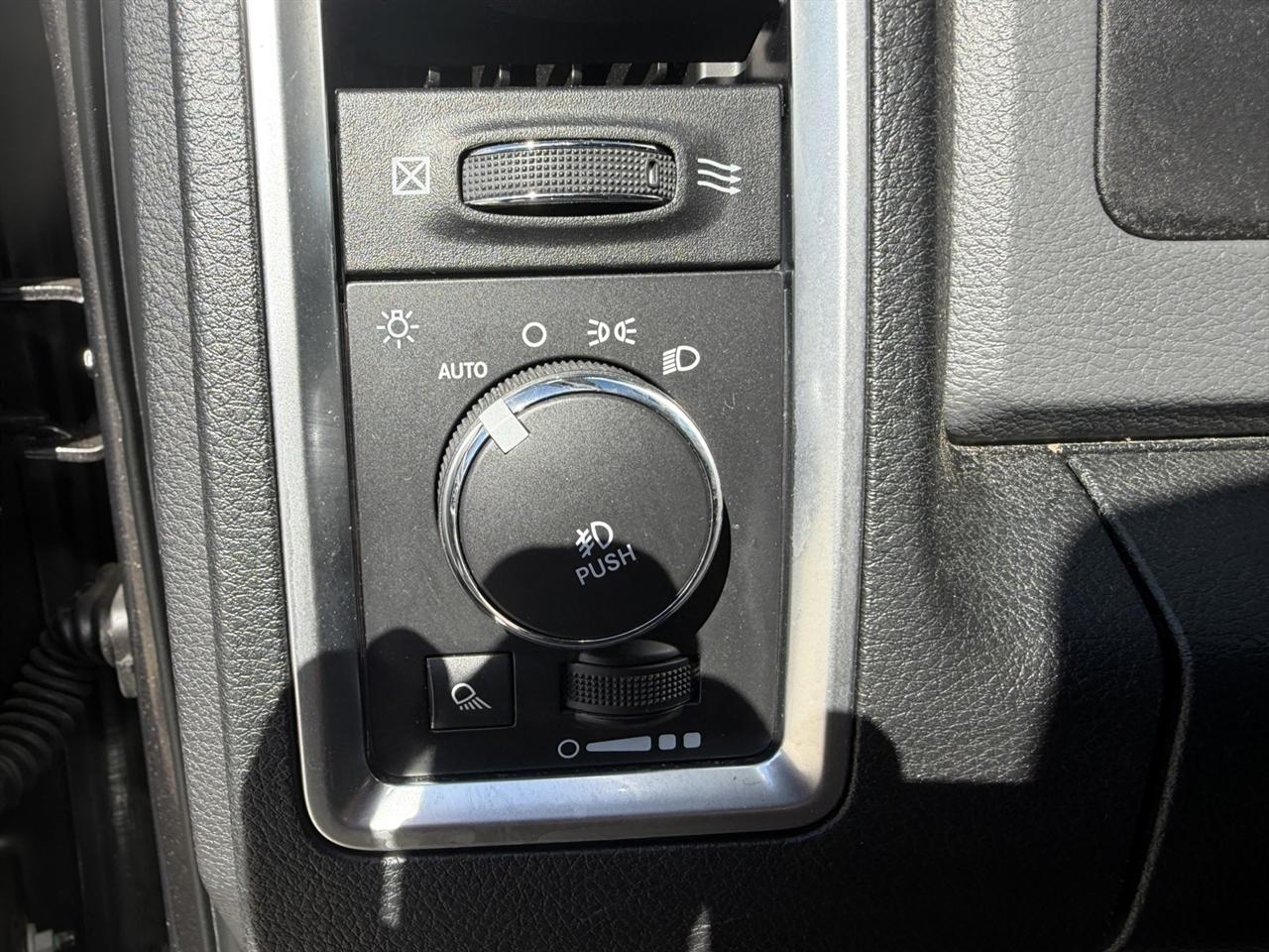 RAM 1500 SLT Crew Cab SWB 4WD 2017