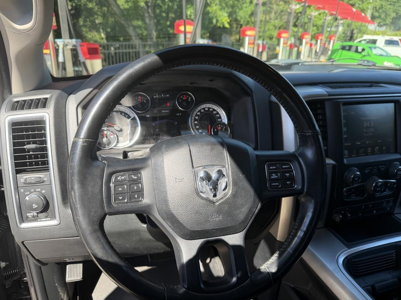 RAM 1500 SLT Crew Cab SWB 4WD 2017
