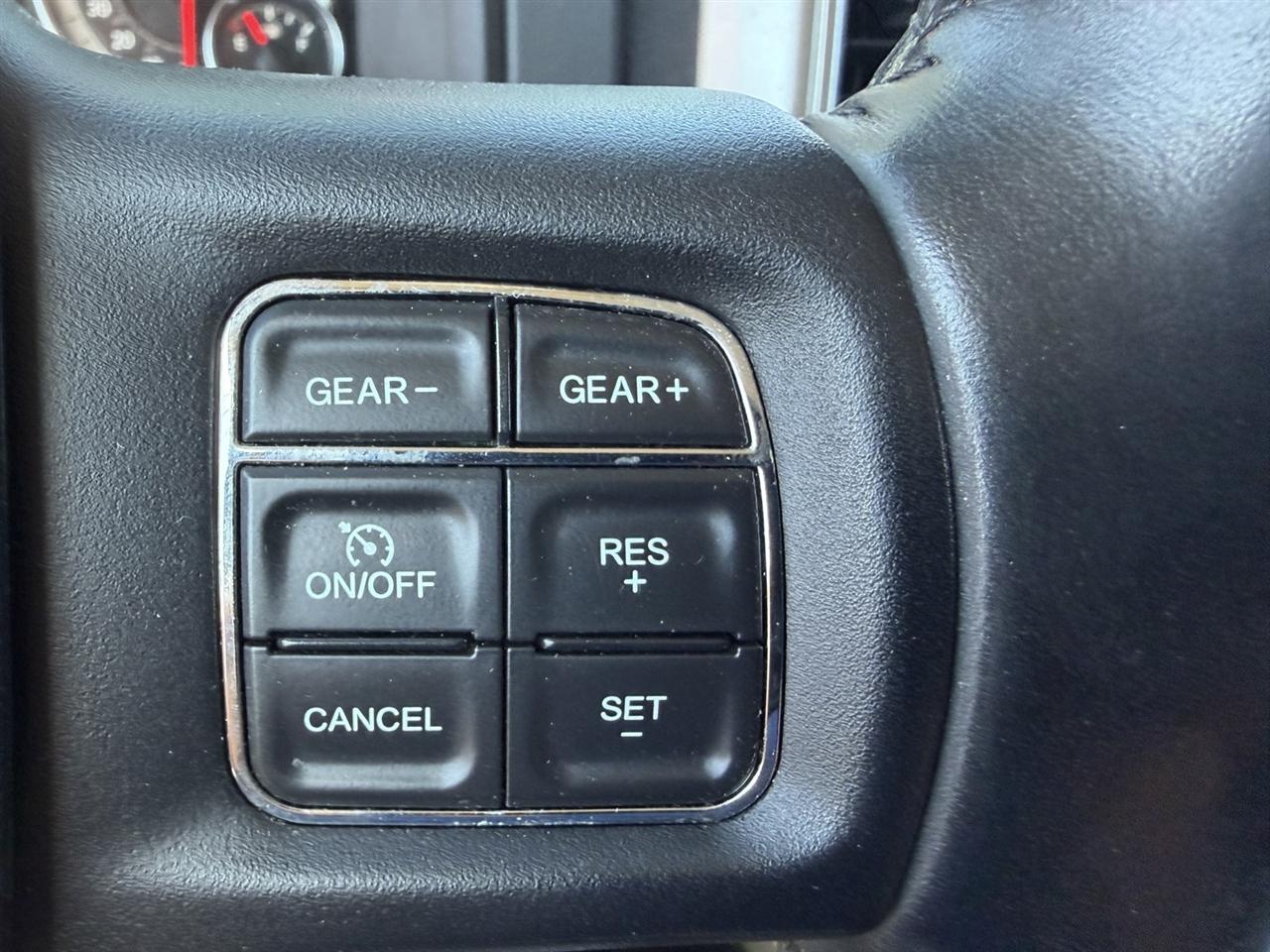 RAM 1500 SLT Crew Cab SWB 4WD 2017