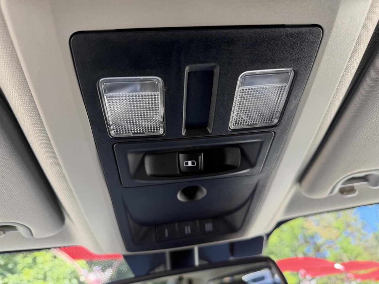 RAM 1500 SLT Crew Cab SWB 4WD 2017