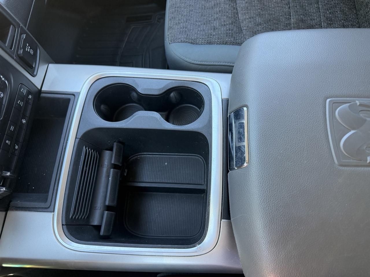 RAM 1500 SLT Crew Cab SWB 4WD 2017