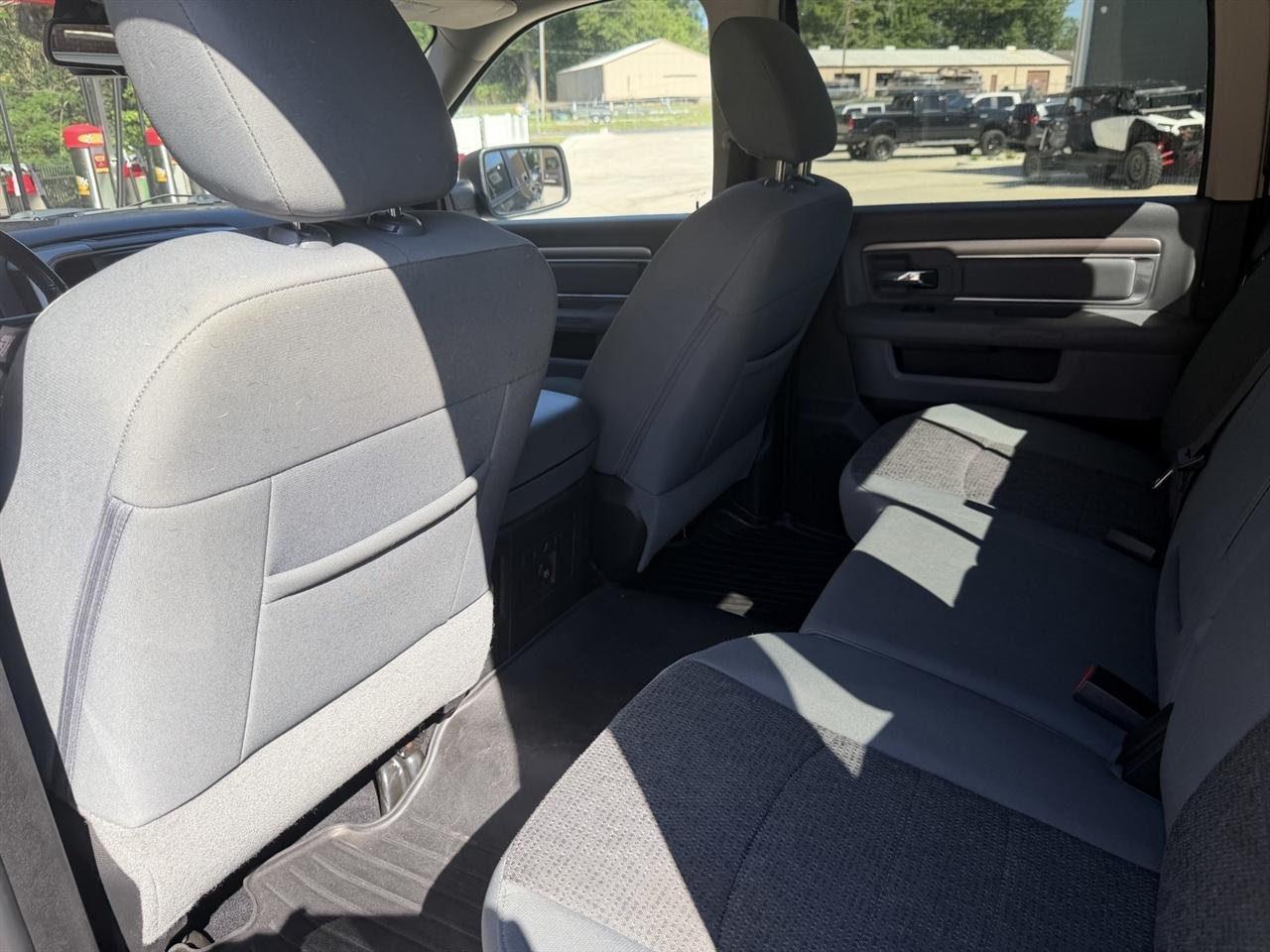 RAM 1500 SLT Crew Cab SWB 4WD 2017