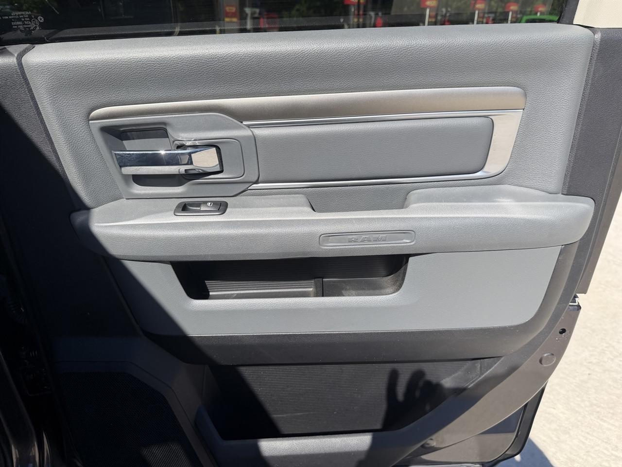 RAM 1500 SLT Crew Cab SWB 4WD 2017