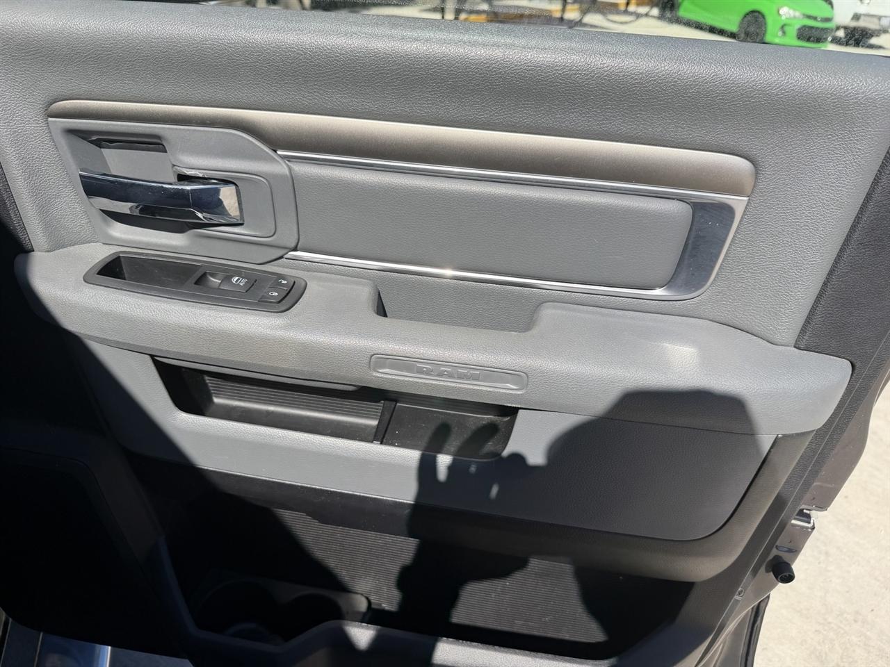 RAM 1500 SLT Crew Cab SWB 4WD 2017