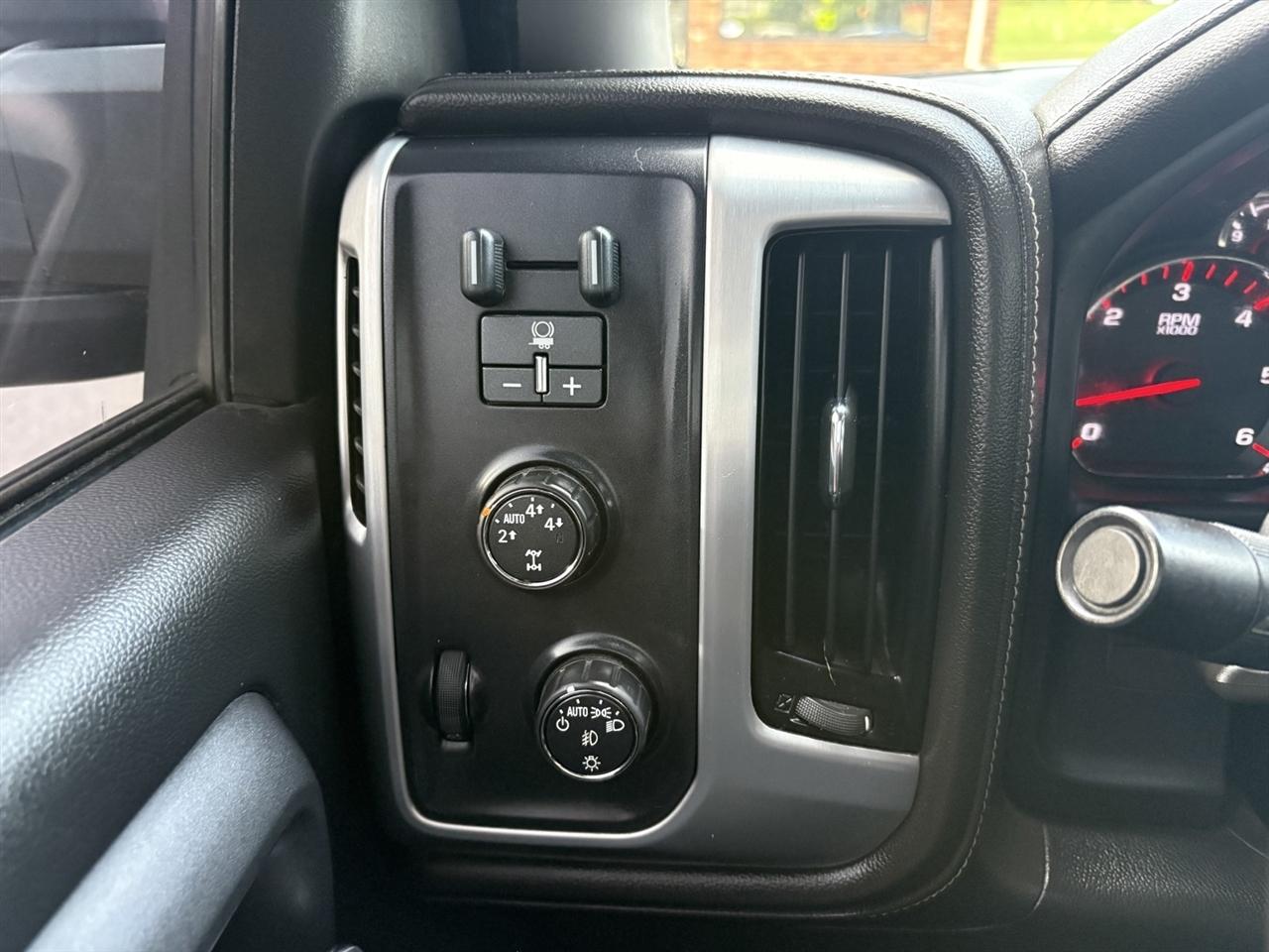 GMC Sierra 1500 SLE Crew Cab Short Box 4WD 2015