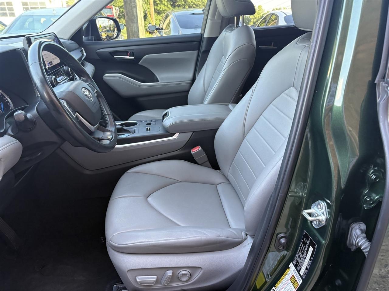 Toyota Highlander Hybrid XLE AWD 2024