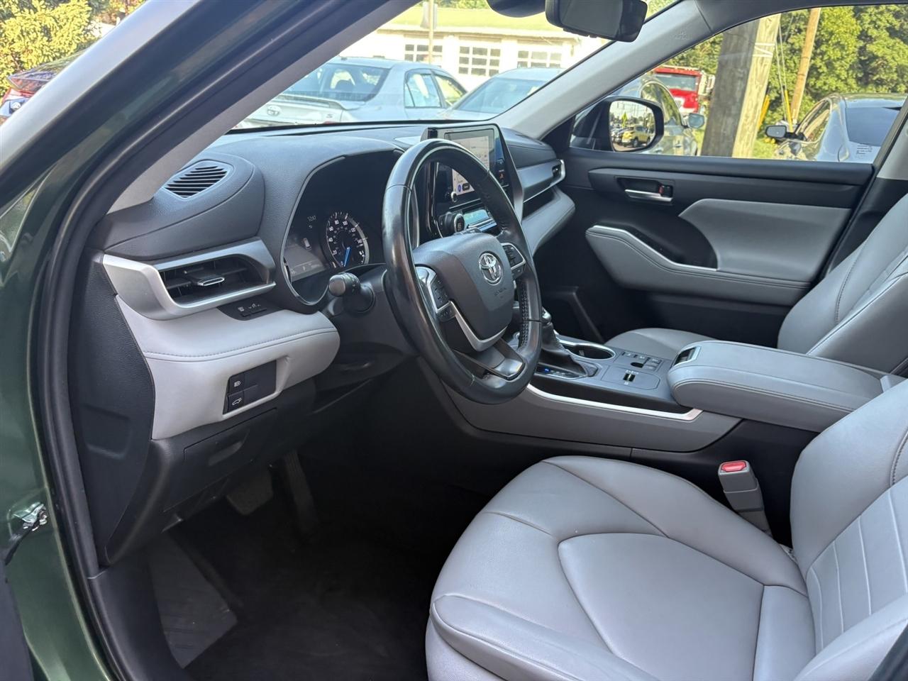 Toyota Highlander Hybrid XLE AWD 2024