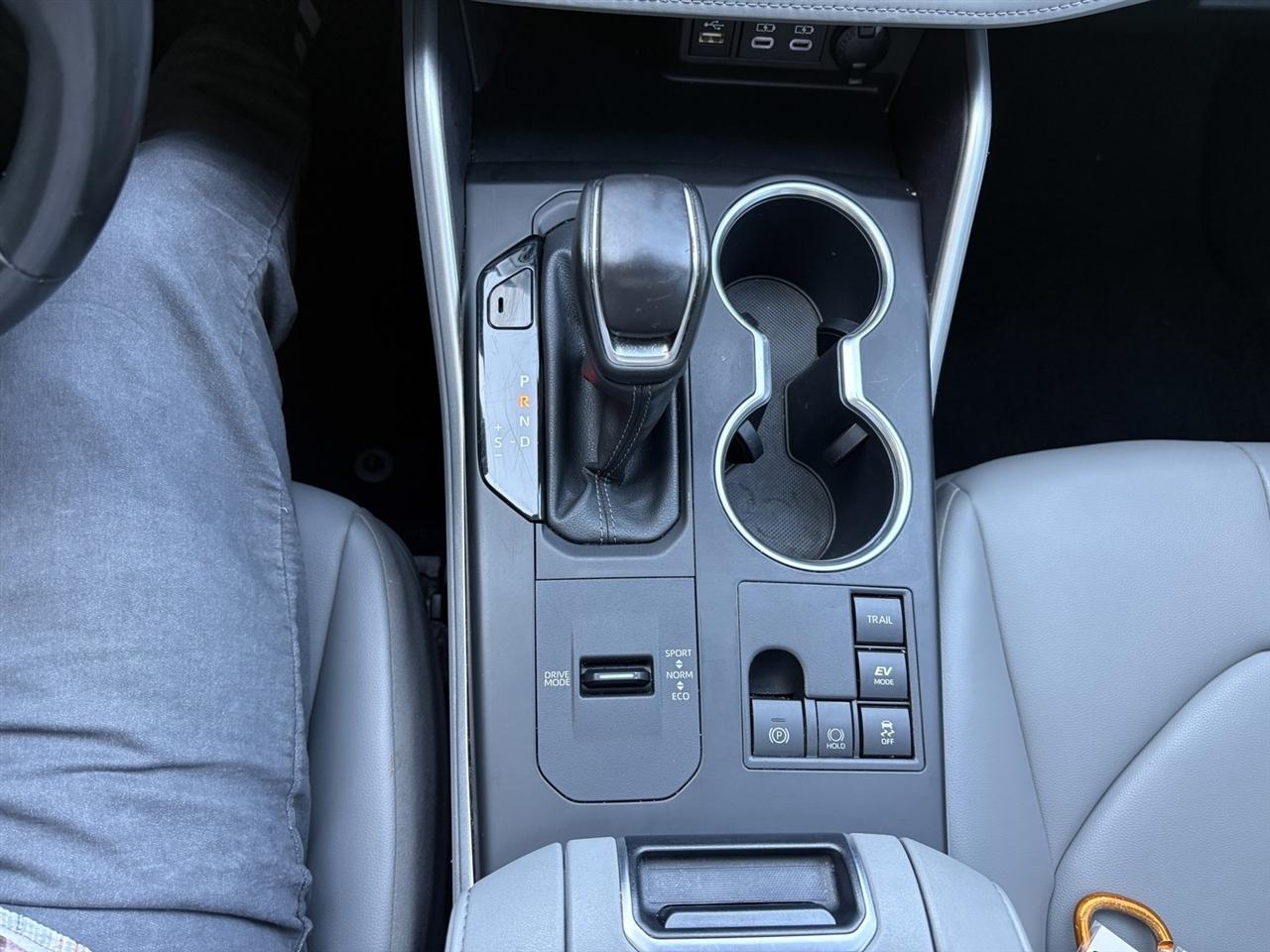 Toyota Highlander Hybrid XLE AWD 2024