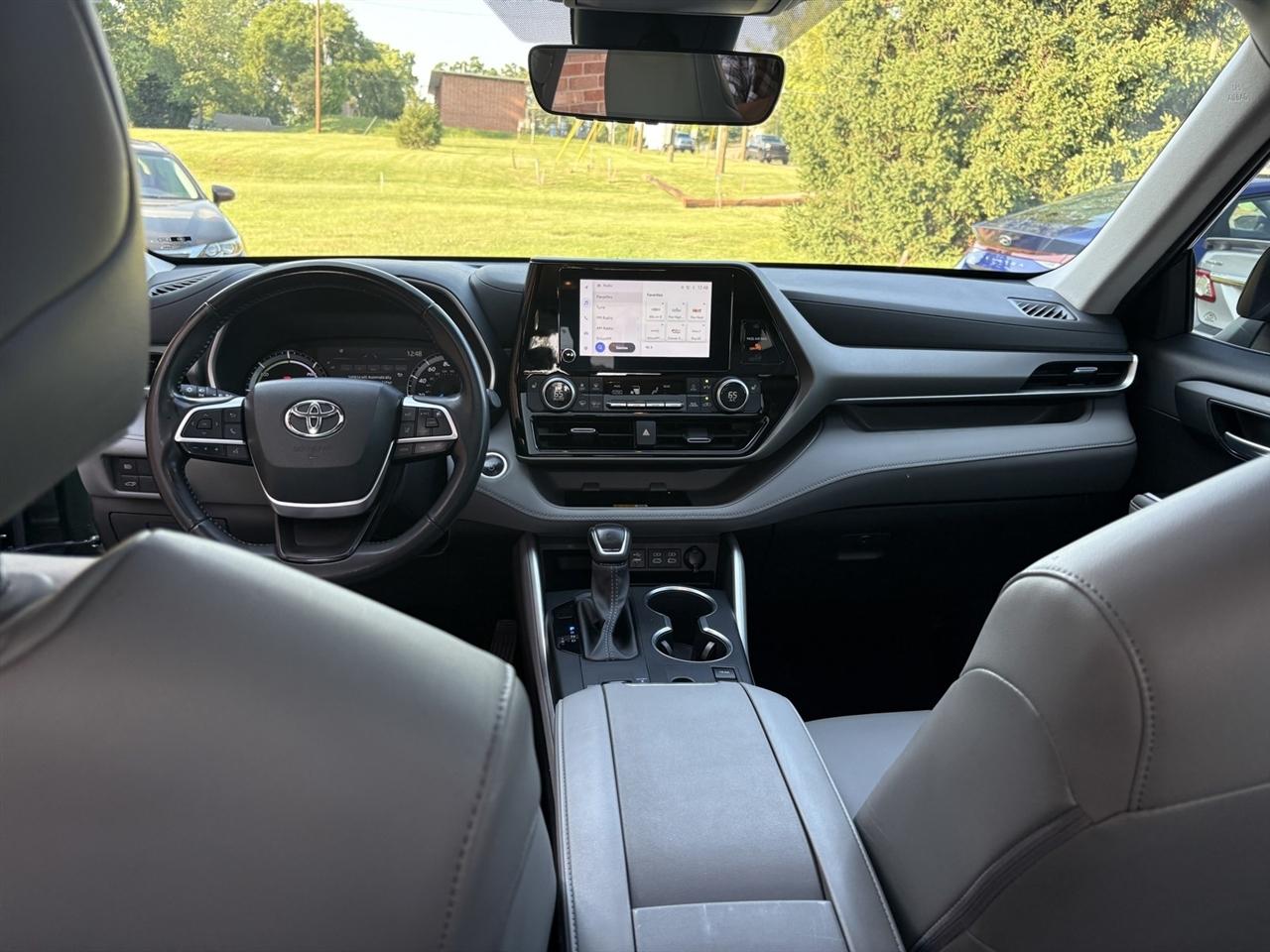 Toyota Highlander Hybrid XLE AWD 2024