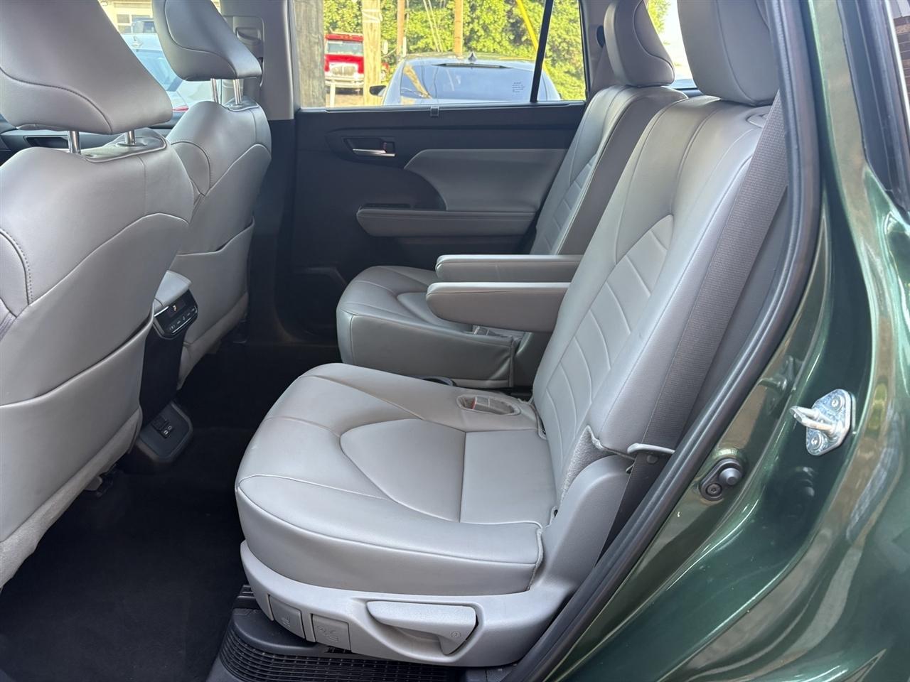 Toyota Highlander Hybrid XLE AWD 2024