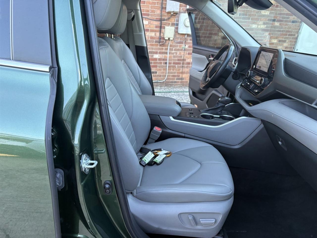 Toyota Highlander Hybrid XLE AWD 2024
