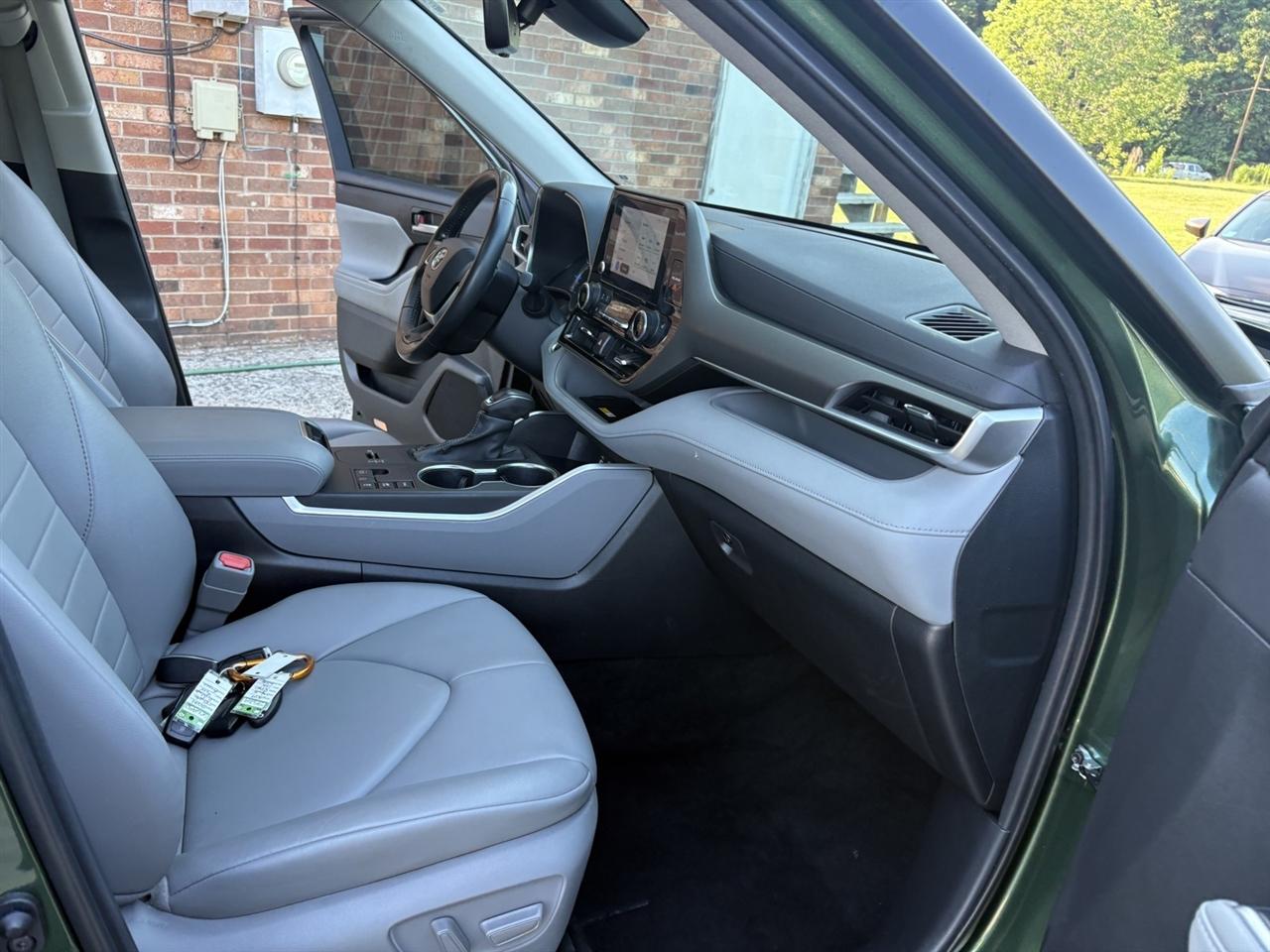 Toyota Highlander Hybrid XLE AWD 2024