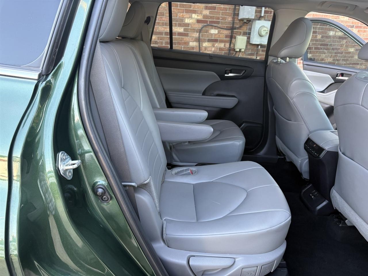Toyota Highlander Hybrid XLE AWD 2024
