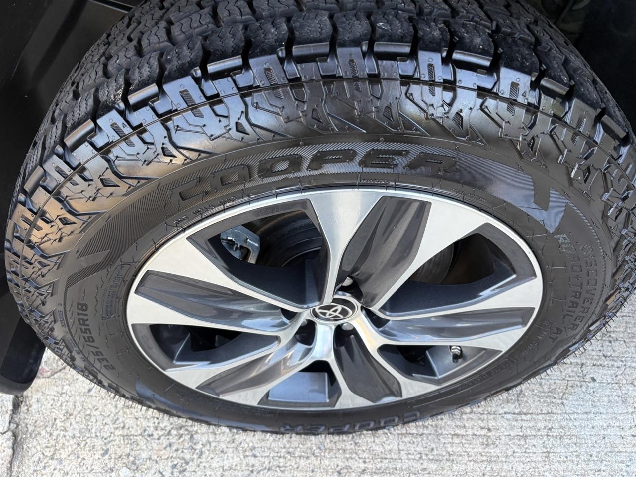 Toyota Highlander Hybrid XLE AWD 2024