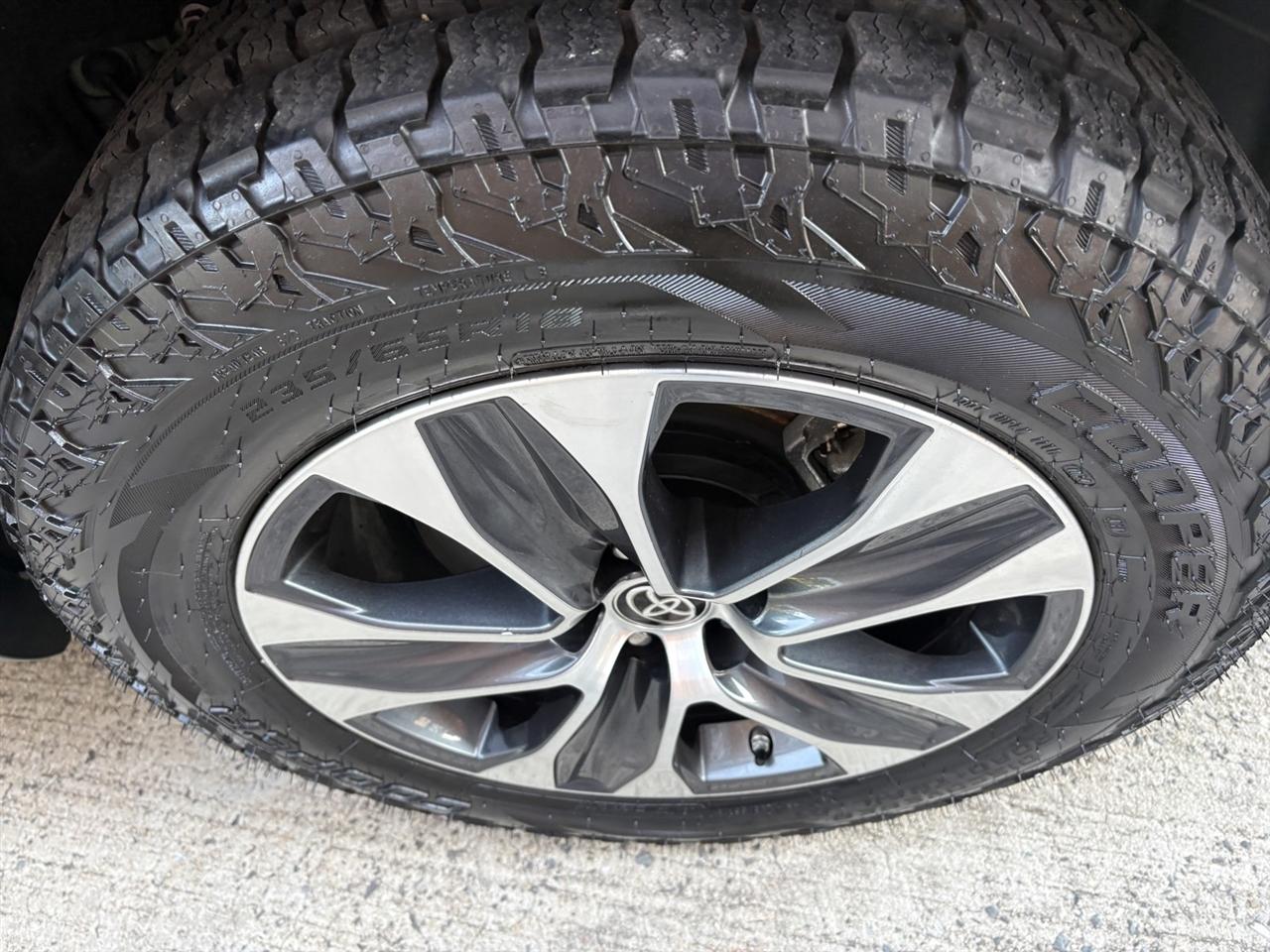 Toyota Highlander Hybrid XLE AWD 2024