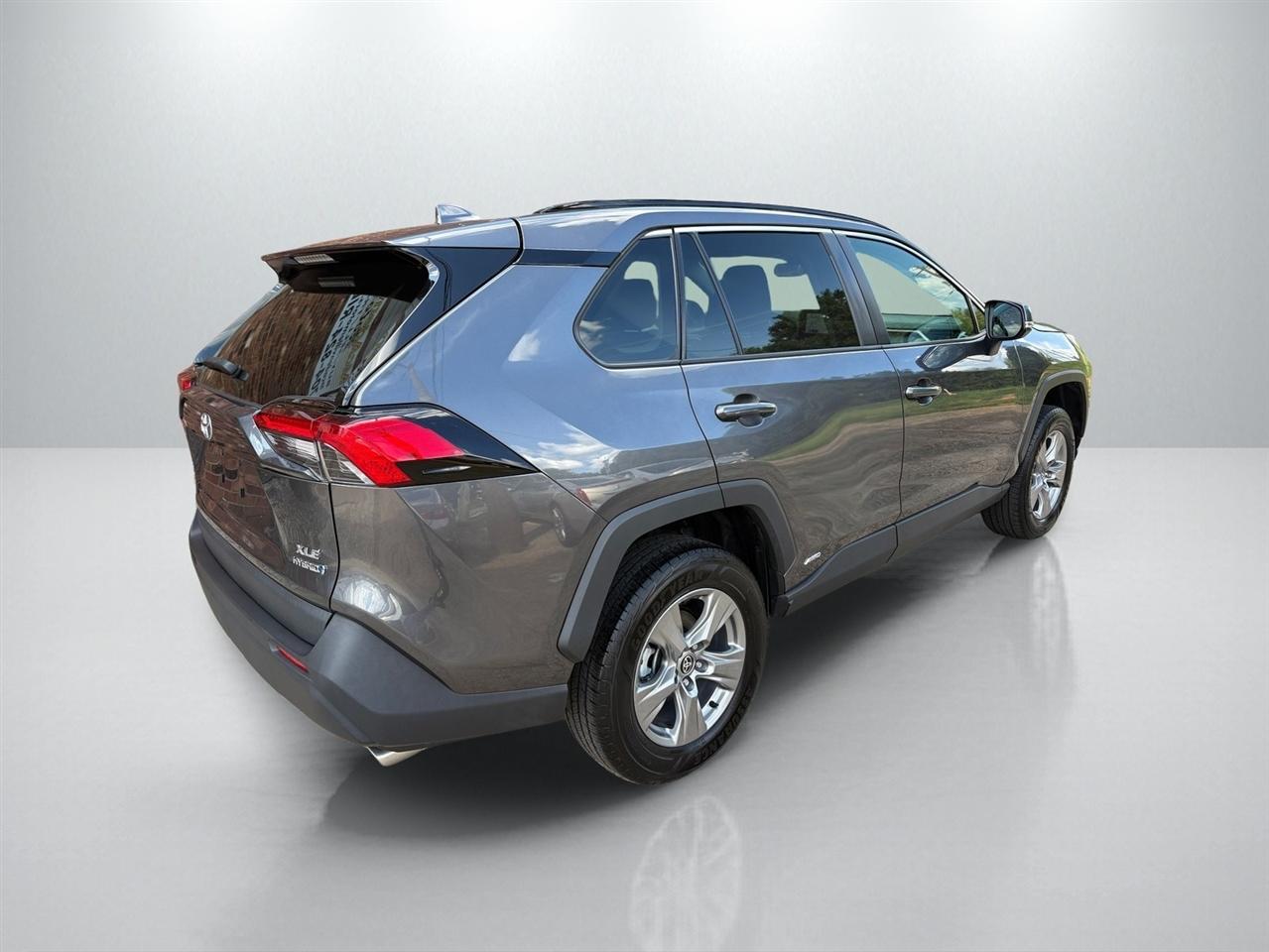 Toyota RAV4 Hybrid XLE 2024