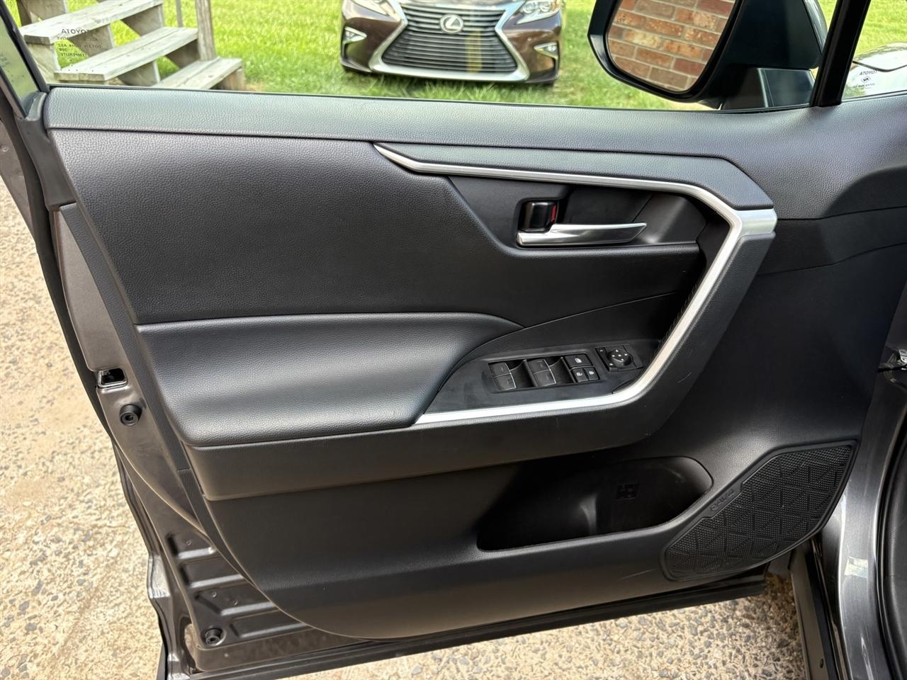 Toyota RAV4 Hybrid XLE 2024