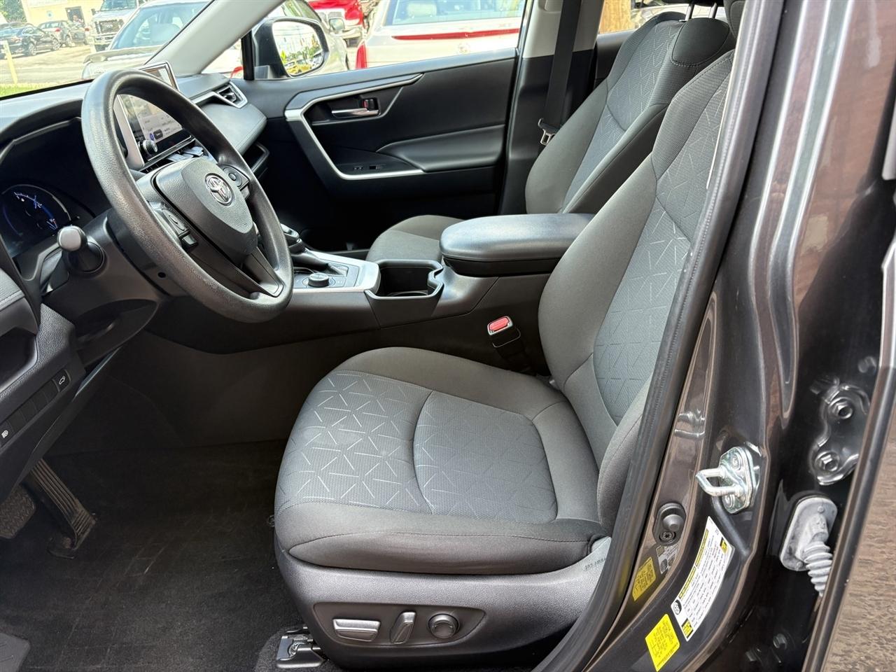 Toyota RAV4 Hybrid XLE 2024