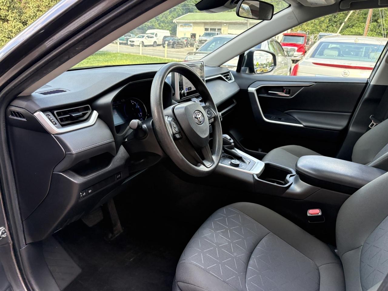 Toyota RAV4 Hybrid XLE 2024
