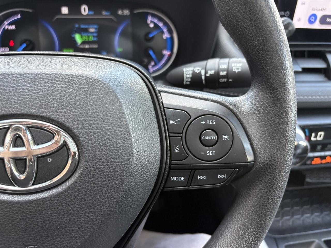 Toyota RAV4 Hybrid XLE 2024