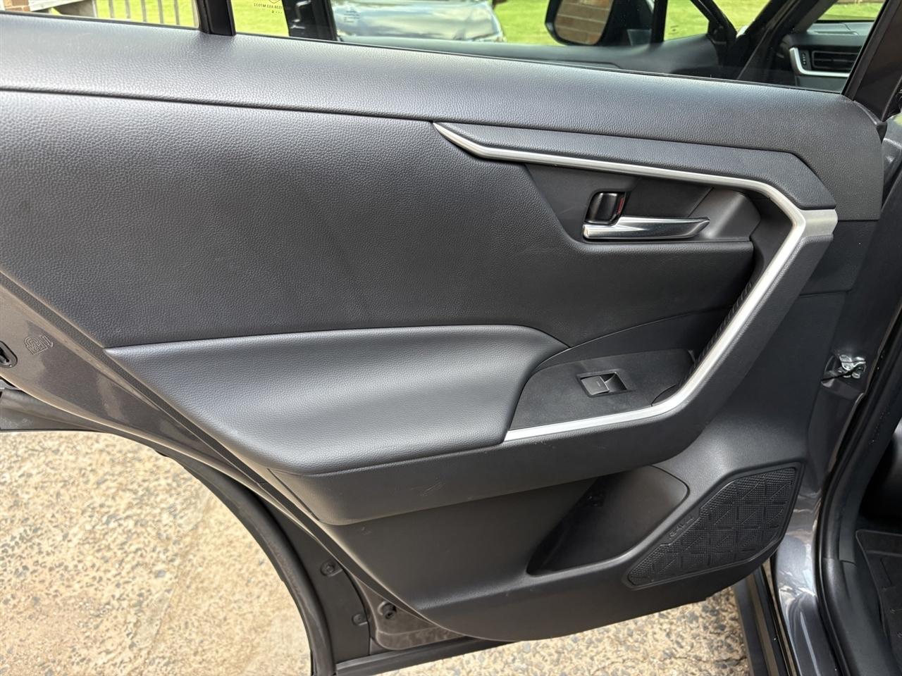 Toyota RAV4 Hybrid XLE 2024