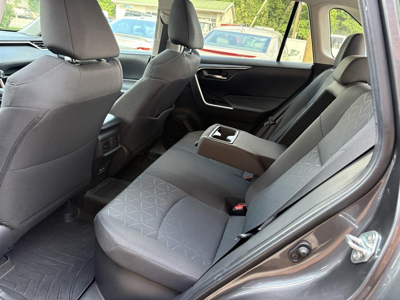 Toyota RAV4 Hybrid XLE 2024