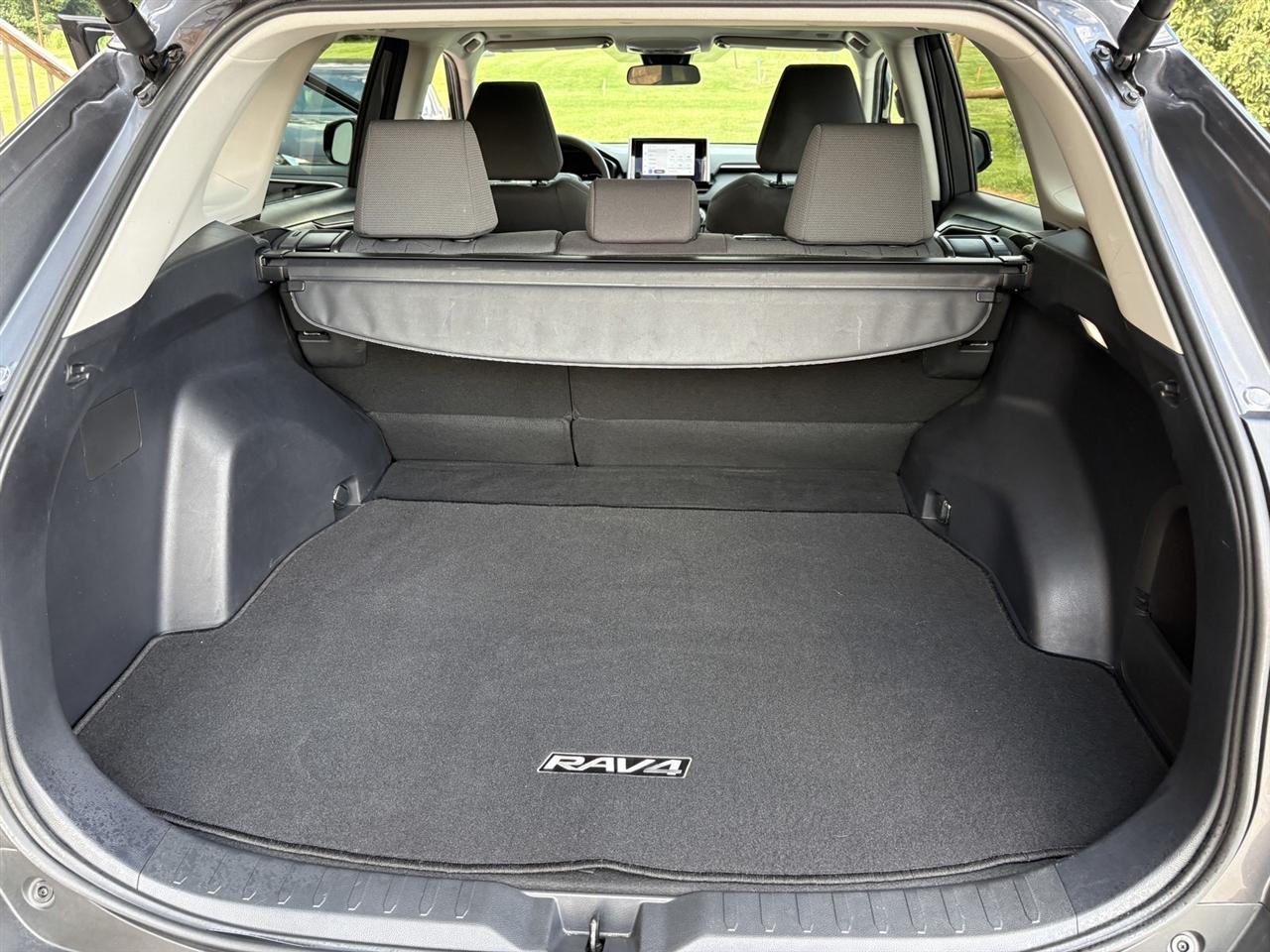 Toyota RAV4 Hybrid XLE 2024