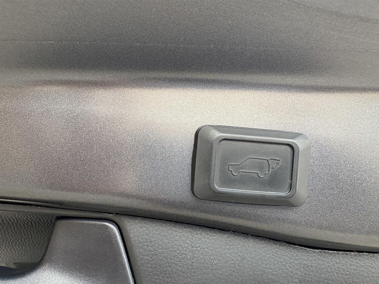 Toyota RAV4 Hybrid XLE 2024